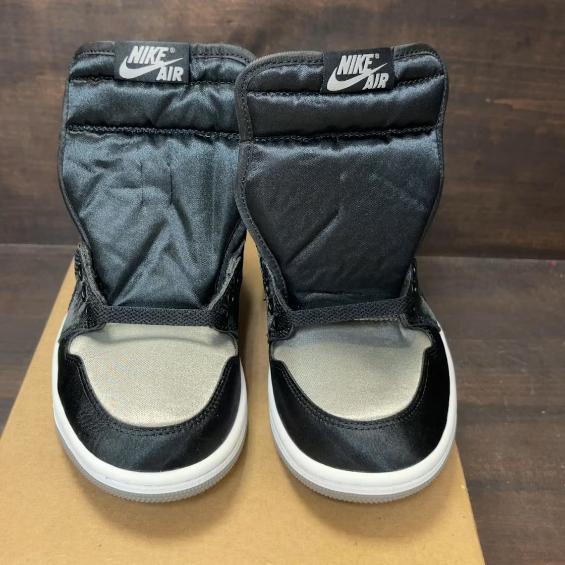 Used - Air Jordan 1 Retro High OG Satin Shadow (Women's) - US W 7 - detail 2