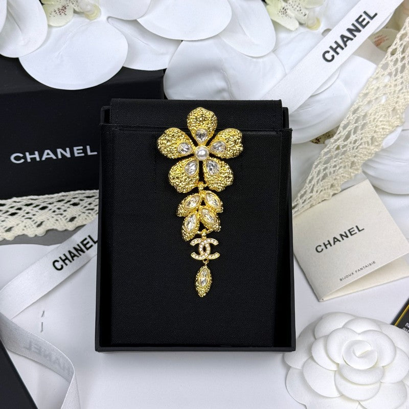 18K  Chanel 26C Flower Crystal Drop Gold Brooch