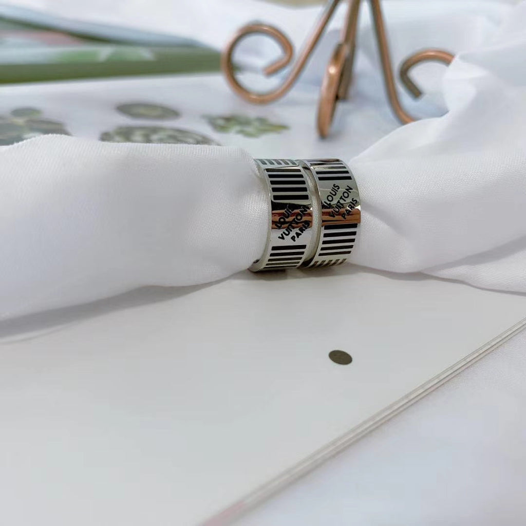 18K Louis Vuitton Damier Black Ring