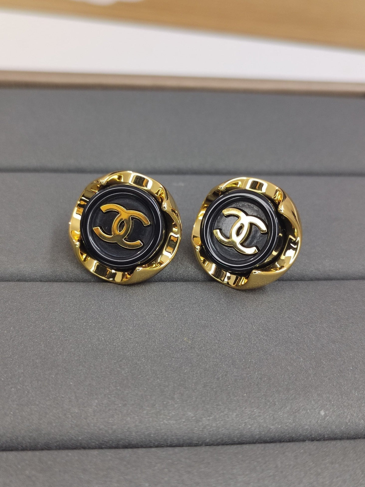 18K  Chanel Black Earrings