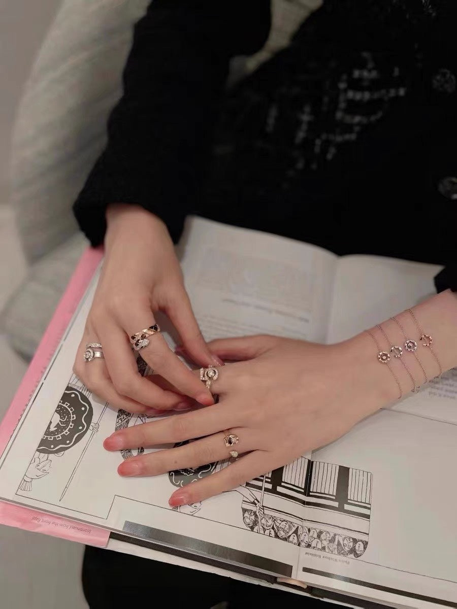 18K  Chanel No.5 Ring