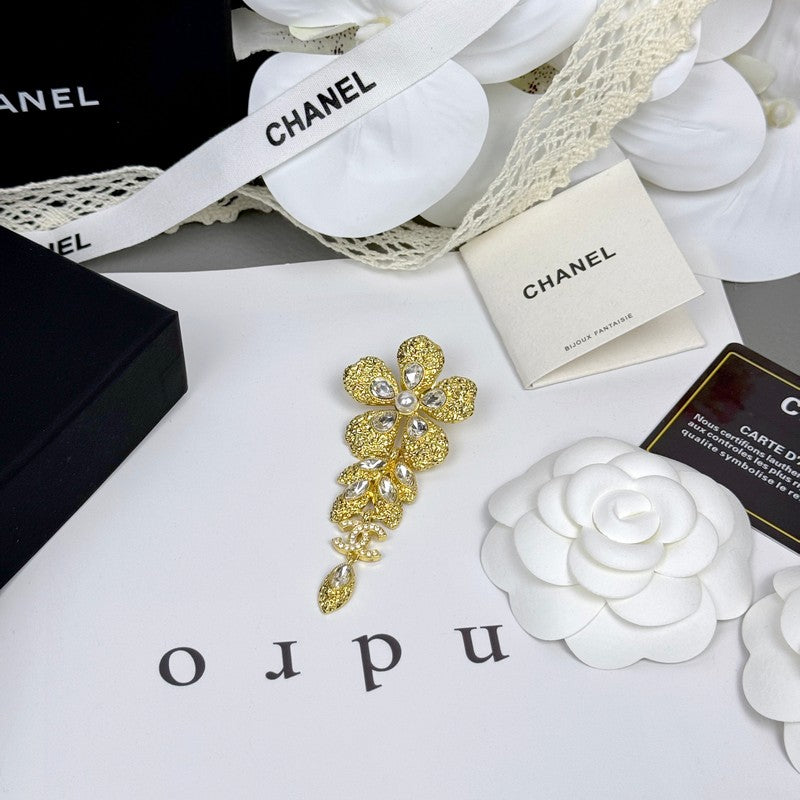 18K  Chanel 26C Flower Crystal Drop Gold Brooch